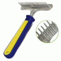 Триол Расческа грабли с сине-желтой пластиковой ручкой