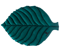 Лежанка Mr.Kranch для собак Листочек средняя двусторонняя с имитацией кожи, размер 90х65х5см, зеленая